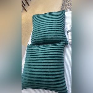 emerald green throw pillows